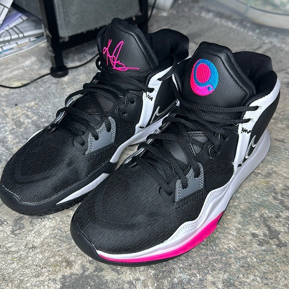 Nike kyrie 8  size 7.5 only wore them once still brand new - Picture 1 of 4